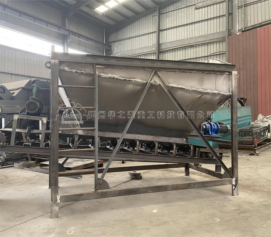 鏟車喂料機(jī)的特點(diǎn)與性能。
